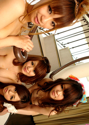 Four Pussy AKB48風の美少女無修正画像