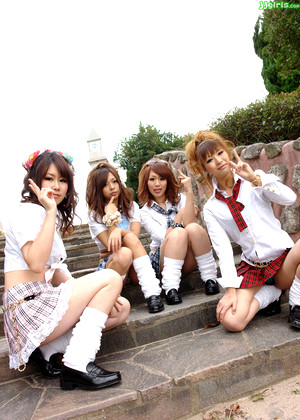 Four Pussy AKB48風の美少女無料エロ画像