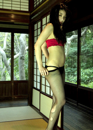Japanese Yume Sato Modelos Cross Legged jpg 5